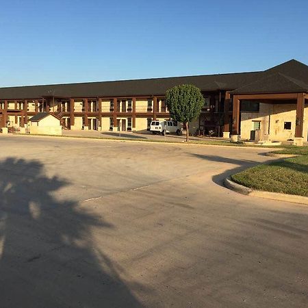 Pearsall Inn And Suites Ngoại thất bức ảnh