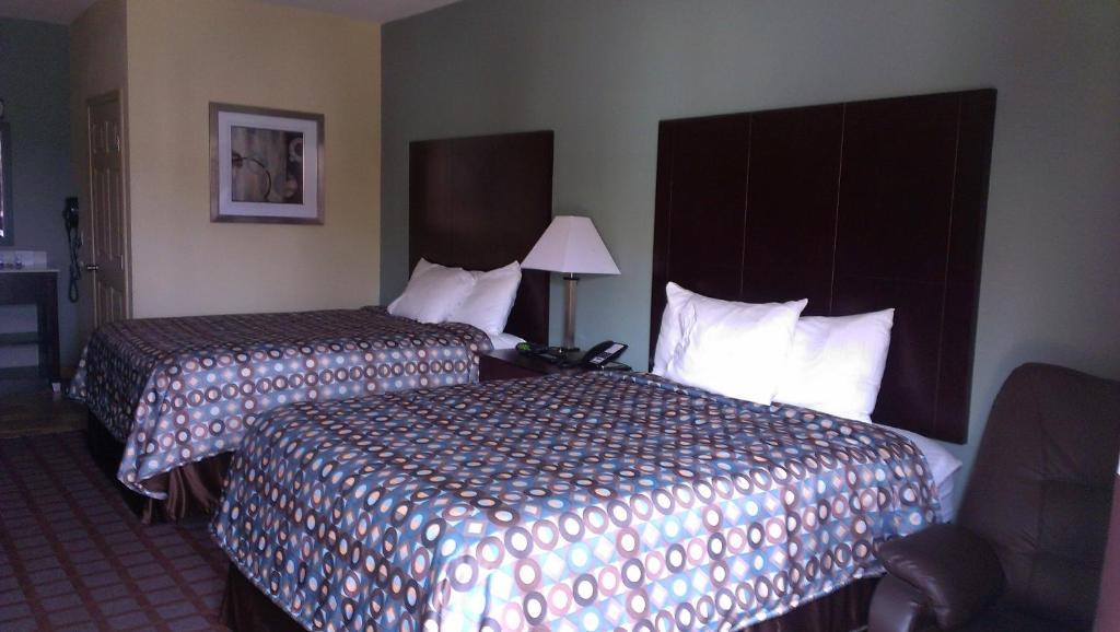 Pearsall Inn And Suites Phòng bức ảnh