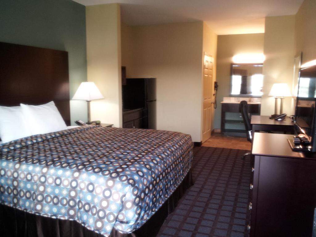Pearsall Inn And Suites Phòng bức ảnh