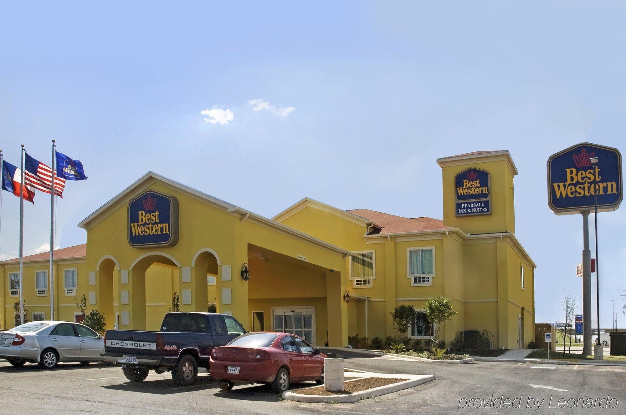 Pearsall Inn And Suites Ngoại thất bức ảnh