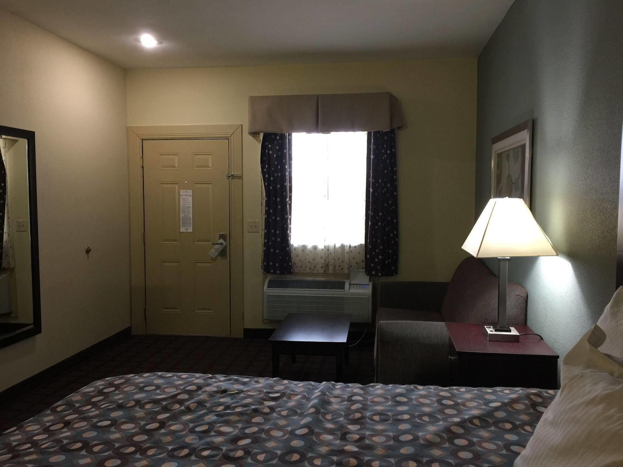 Pearsall Inn And Suites Ngoại thất bức ảnh