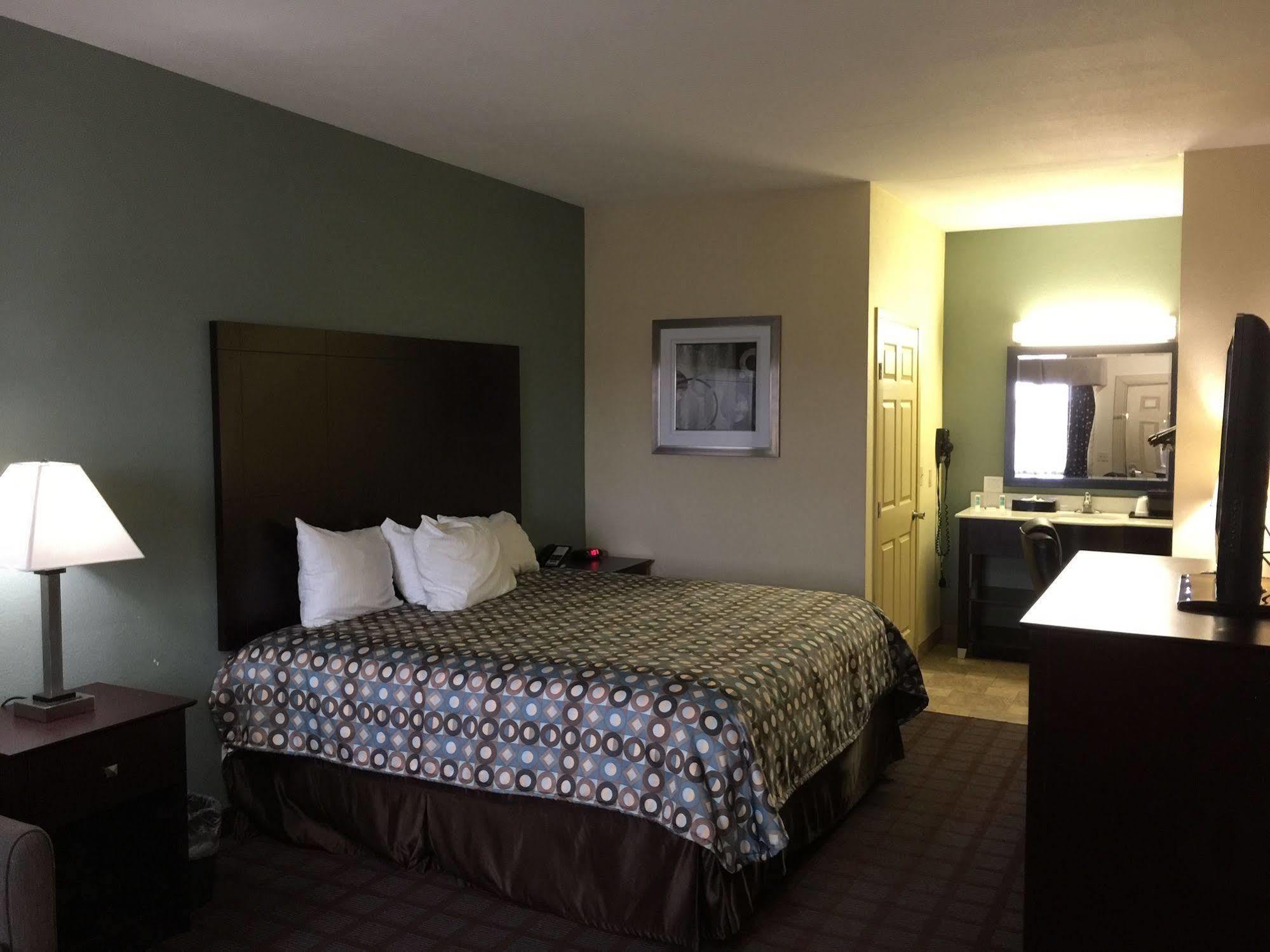 Pearsall Inn And Suites Ngoại thất bức ảnh