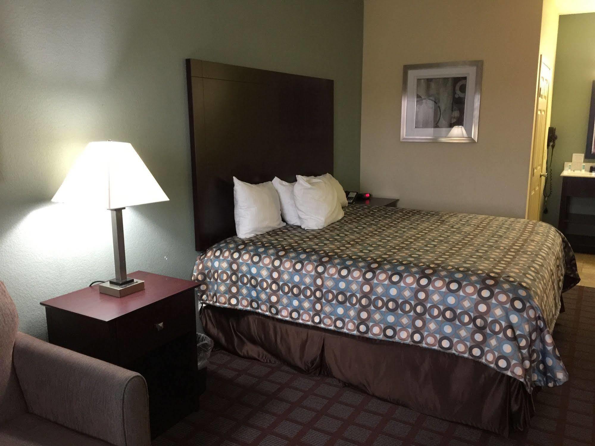 Pearsall Inn And Suites Ngoại thất bức ảnh