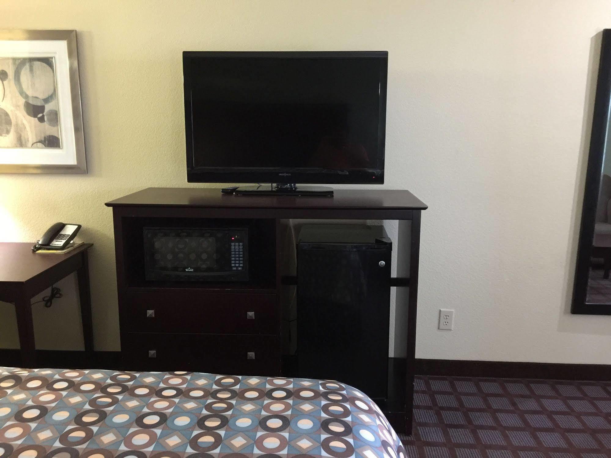 Pearsall Inn And Suites Ngoại thất bức ảnh